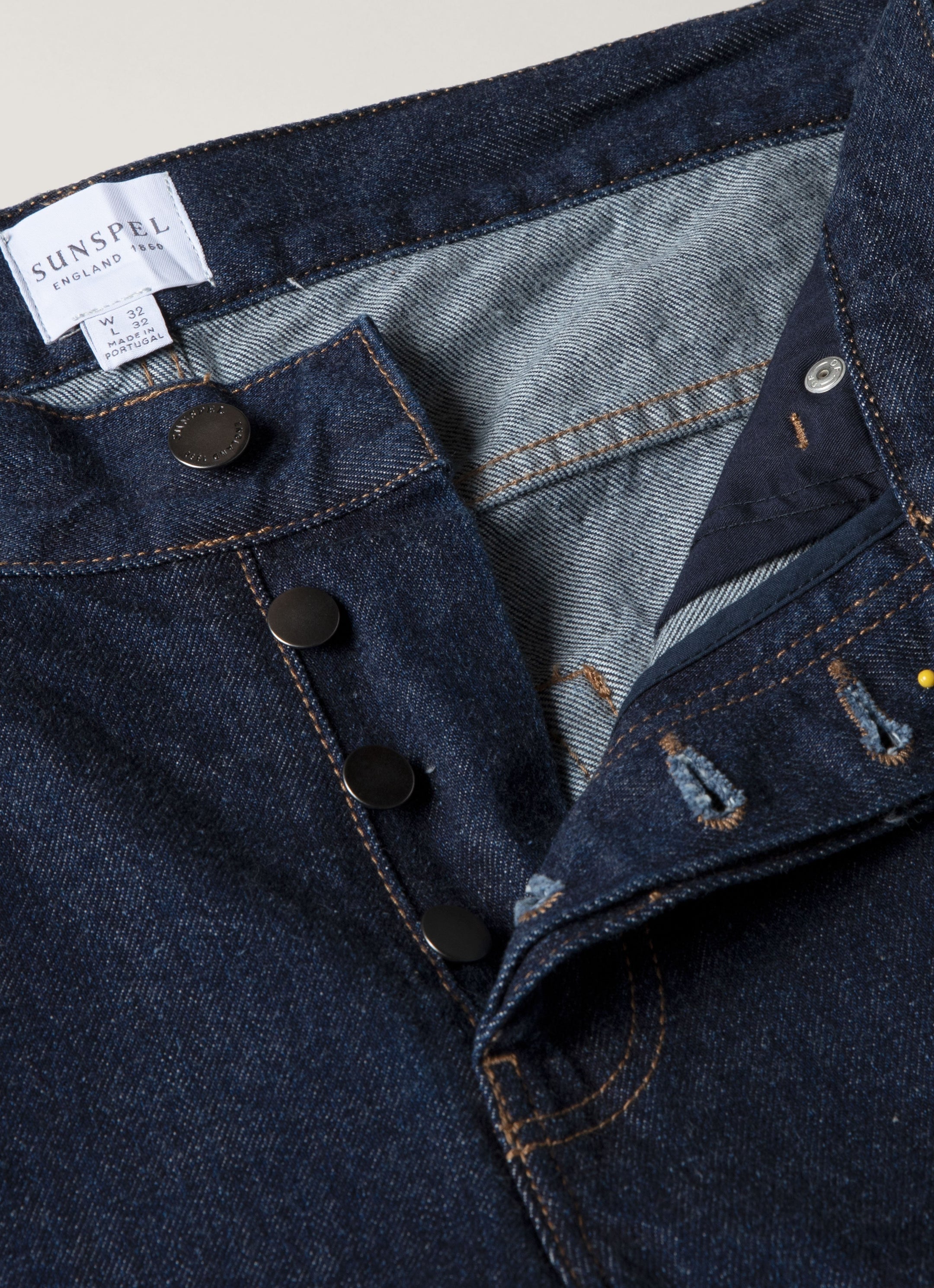 Men's Regular Fit Jeans in Rinse Wash Denim