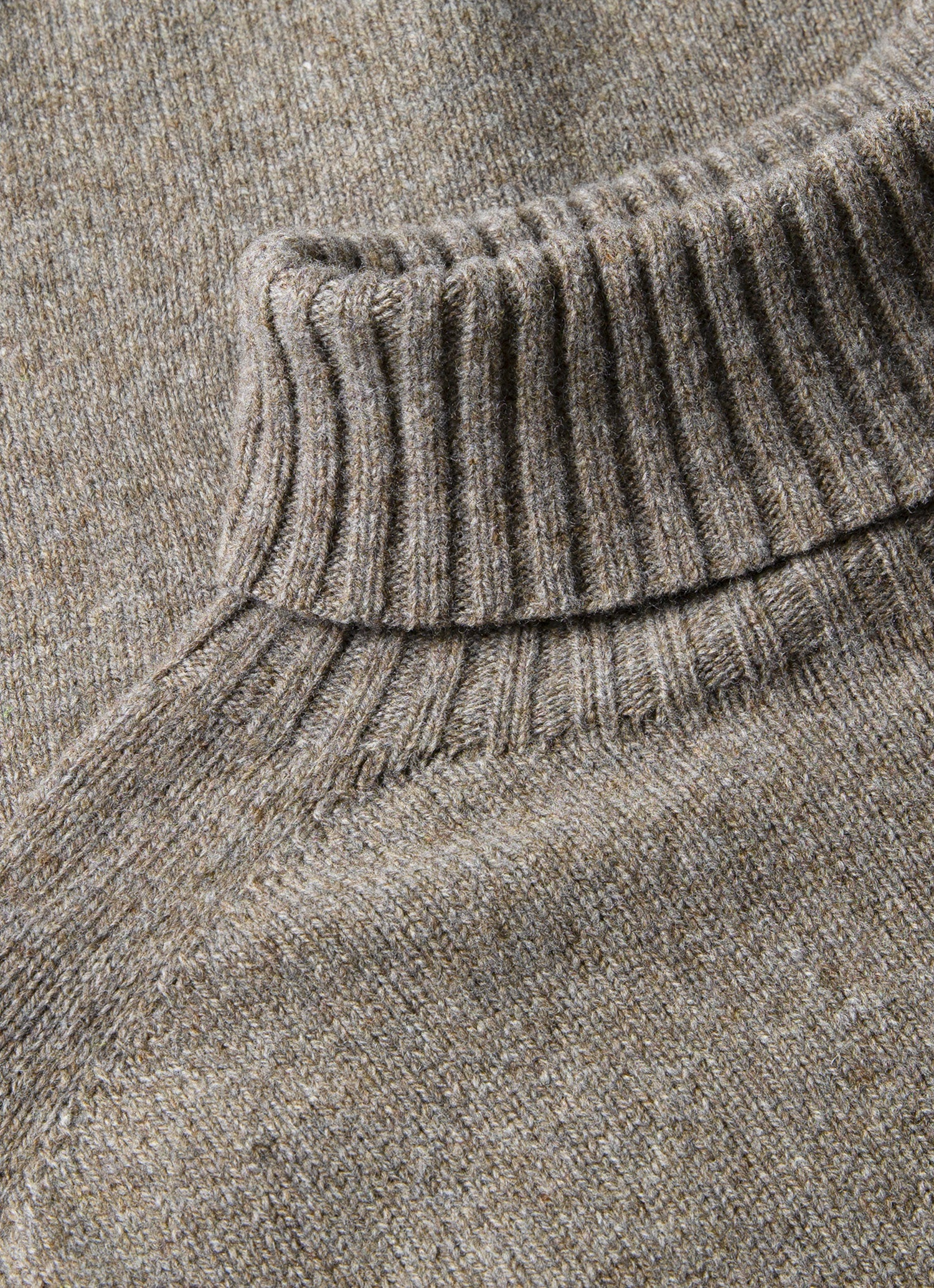 Men's Lambswool Roll Neck in Bark