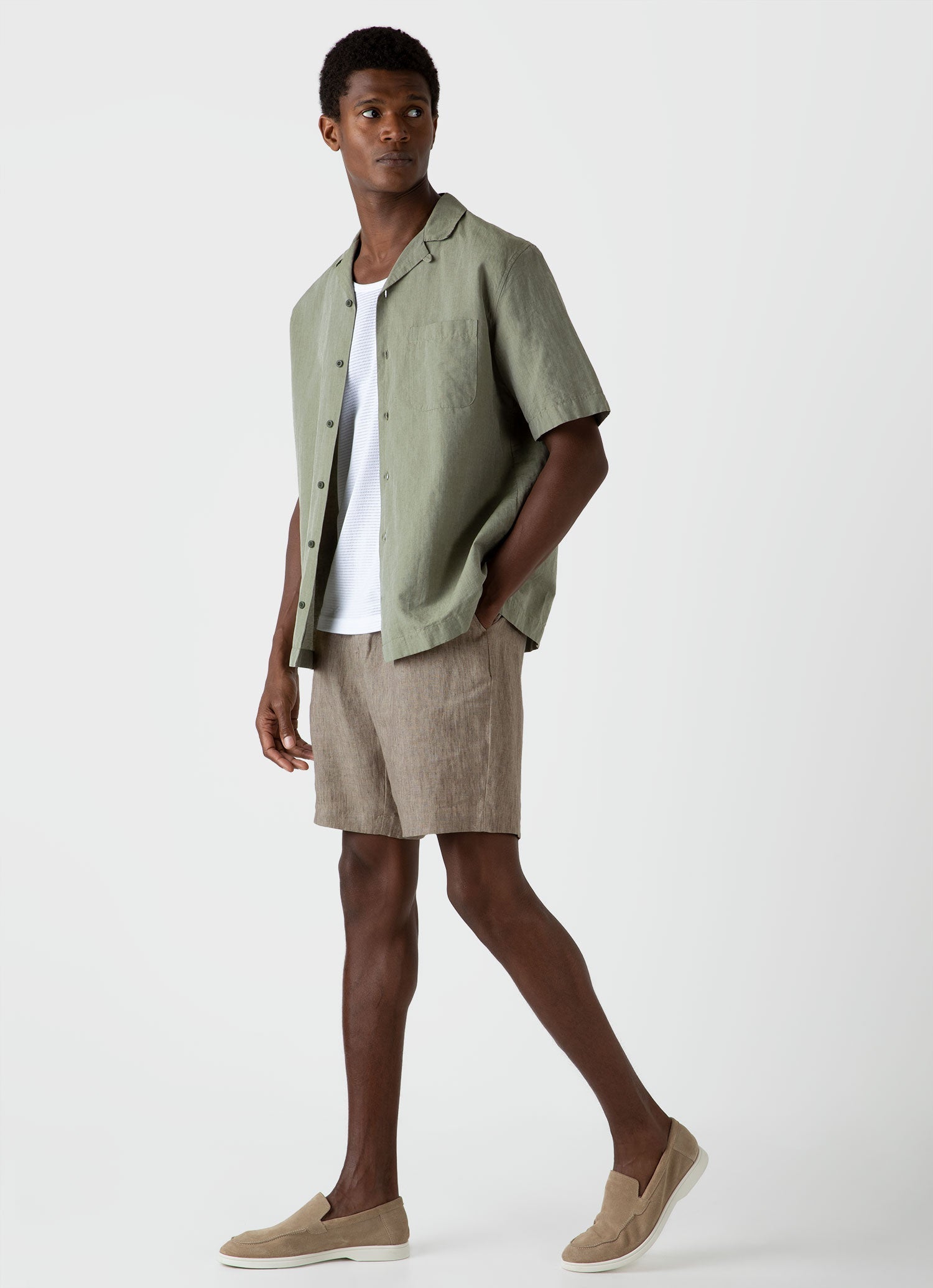 Men's Pleated Linen Short in Dark Stone