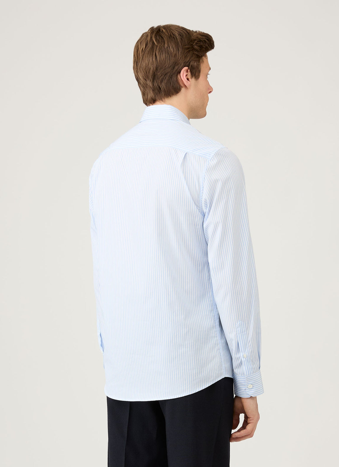 Men's Cutaway Collar Shirt in White/Light Blue