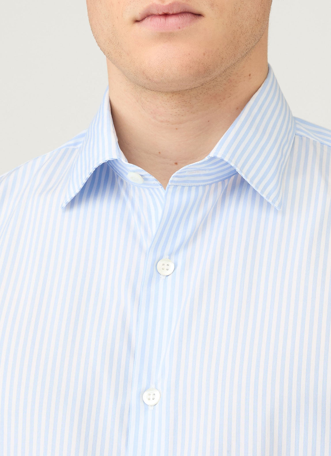 Men's Cutaway Collar Shirt in White/Light Blue