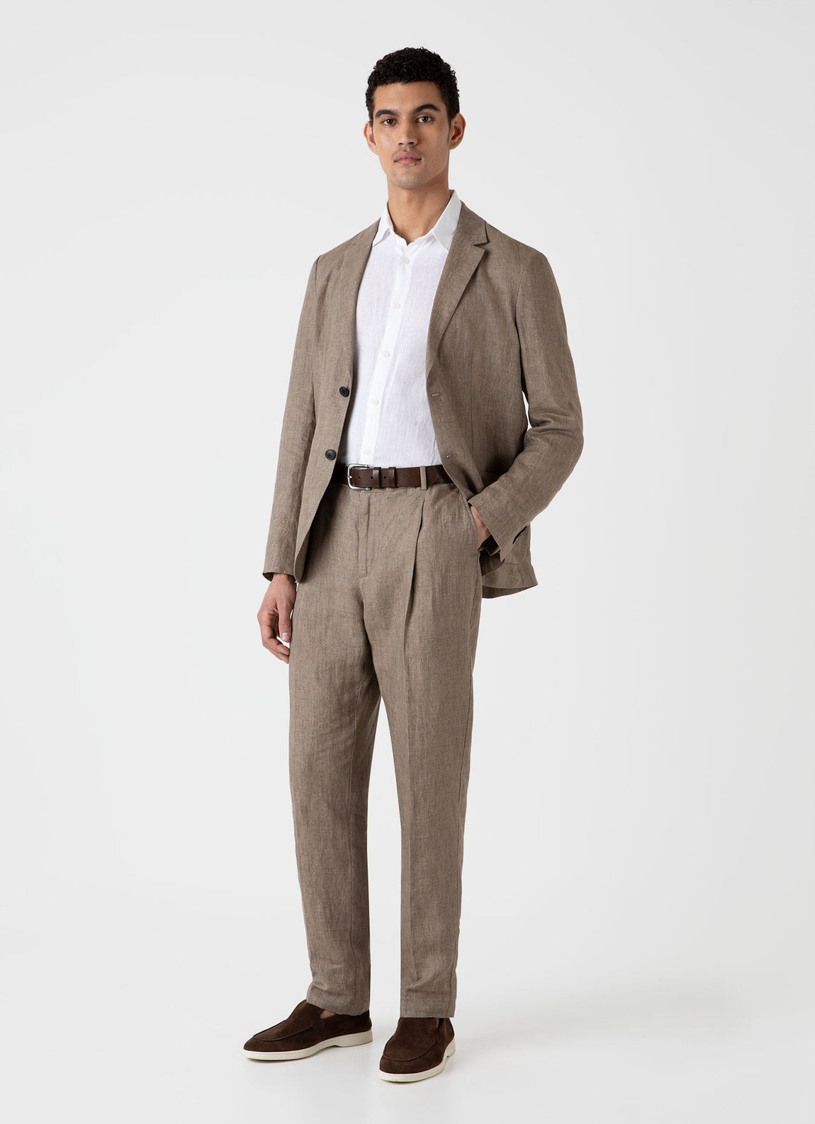 Men's Pleated Linen Trouser in Dark Sand