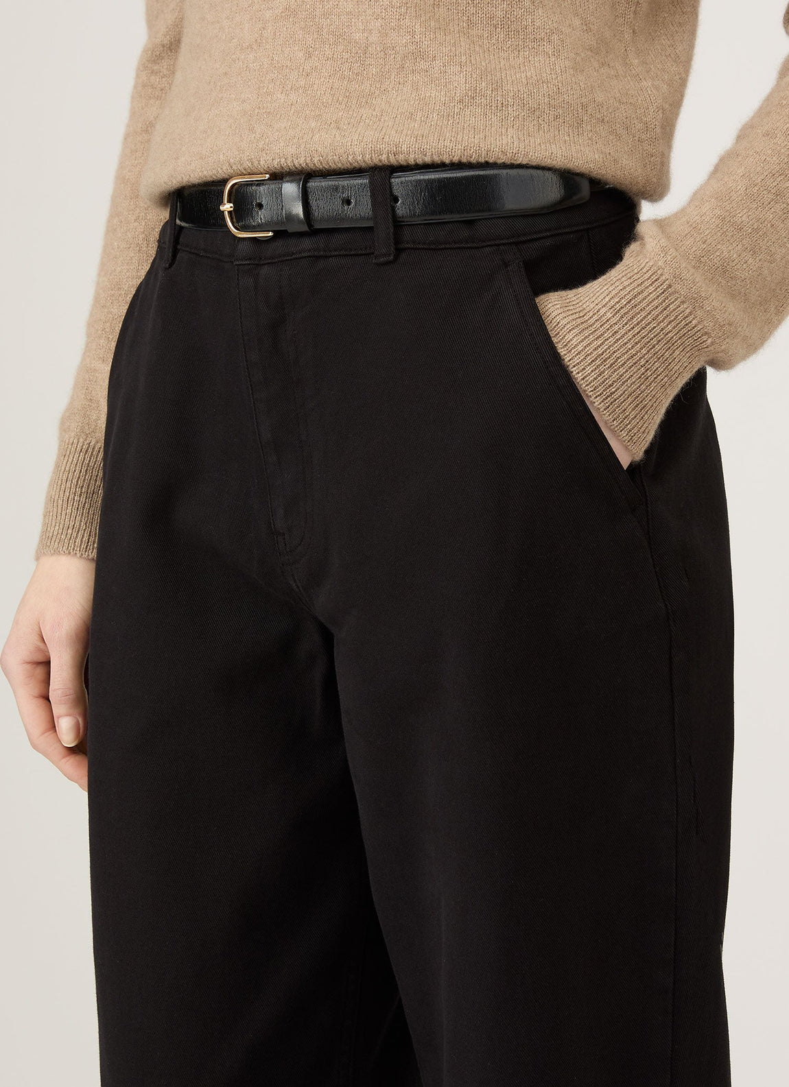 Women's Cotton Tapered Trouser in Black