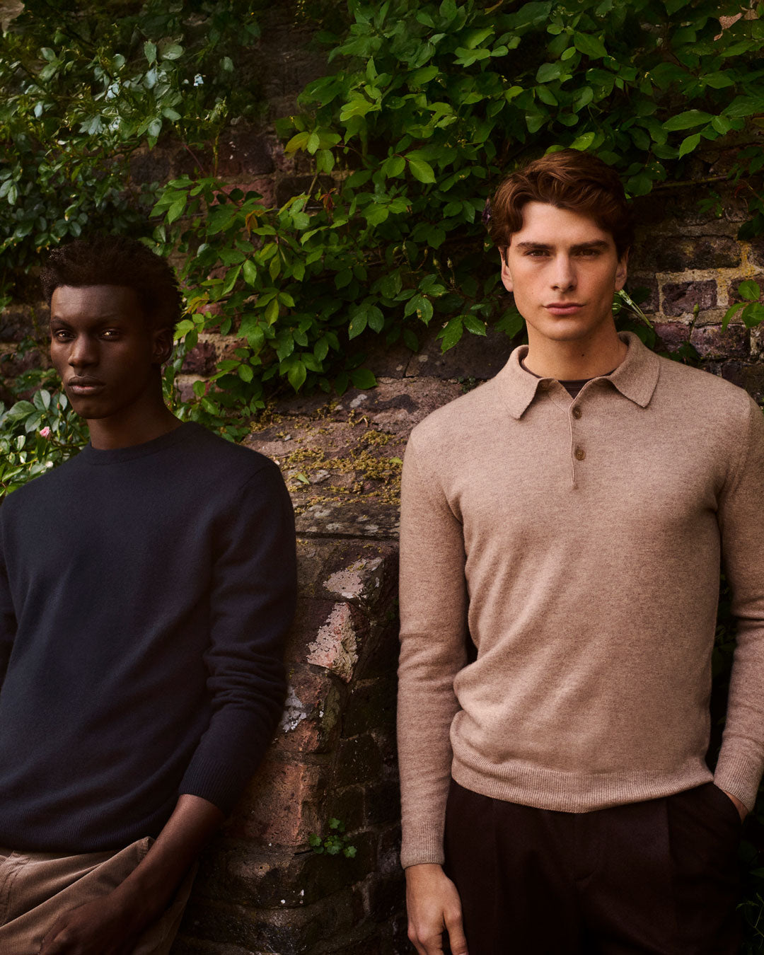 カシミヤ クルーネックジャンパー（Grey Melange）| Sunspel