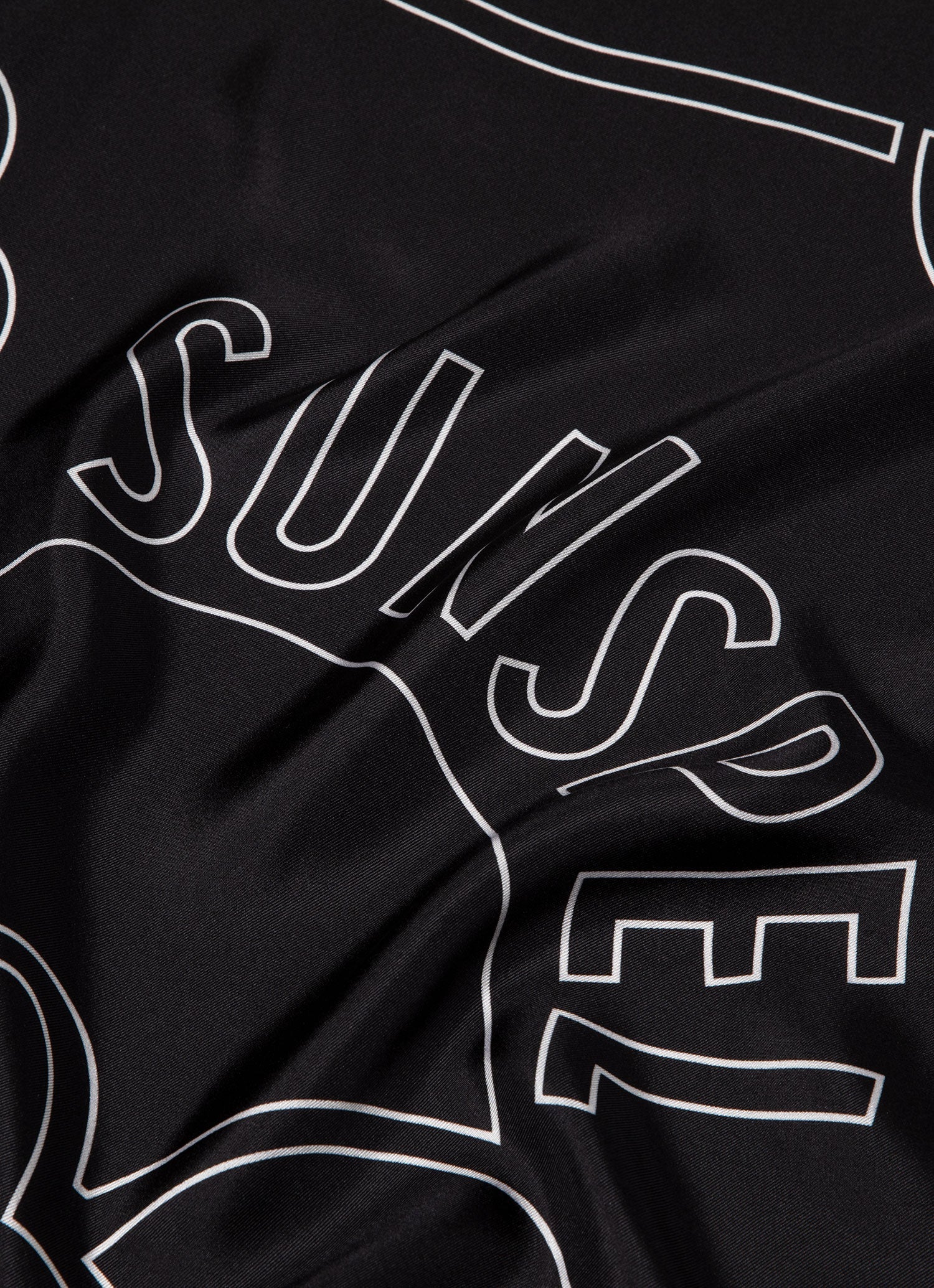 リニア アーカイブ プリント シルク スカーフ（Black）| Sunspel