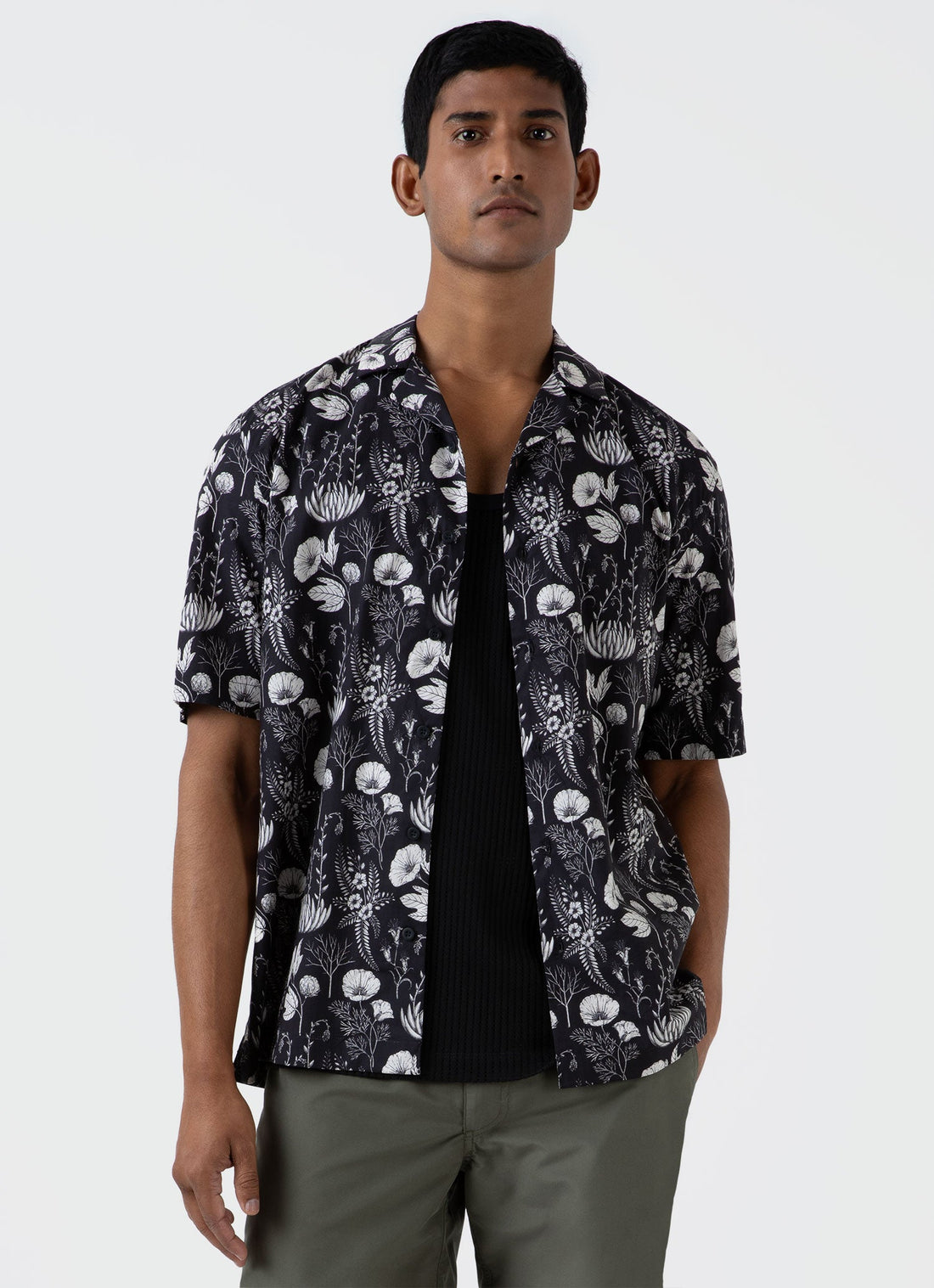 Men's Leaf Print Camp Collar Shirt in Black