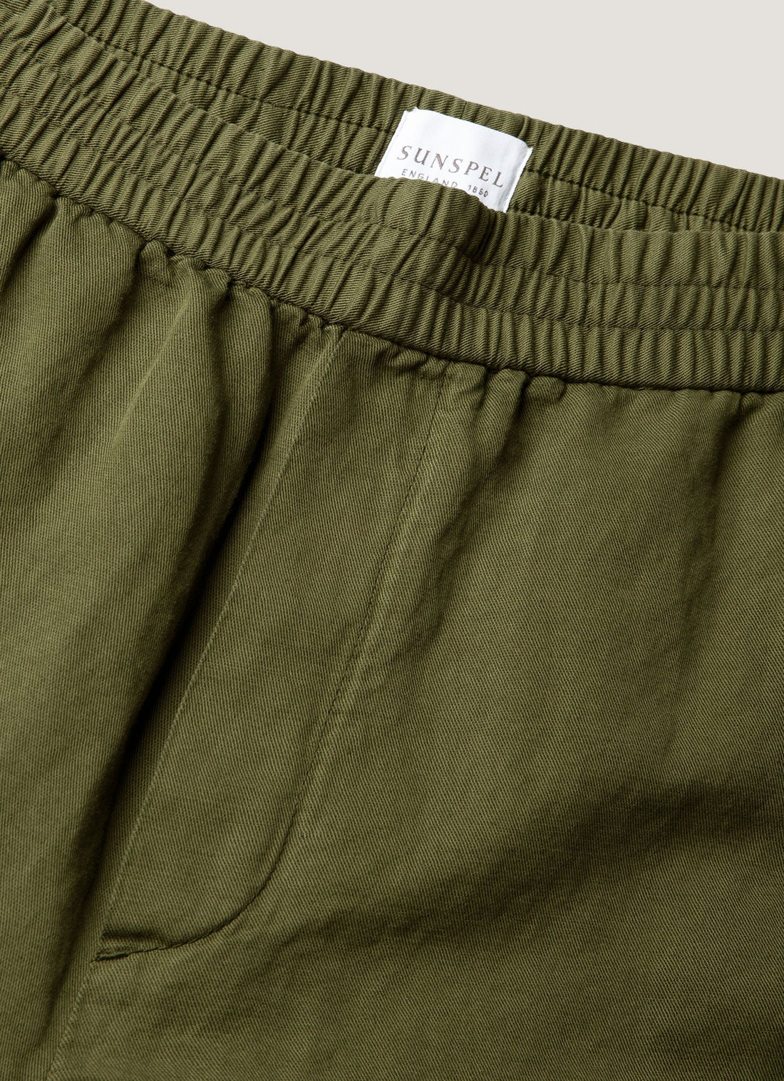 Men's Cotton Linen Drawstring Shorts in Deep Olive