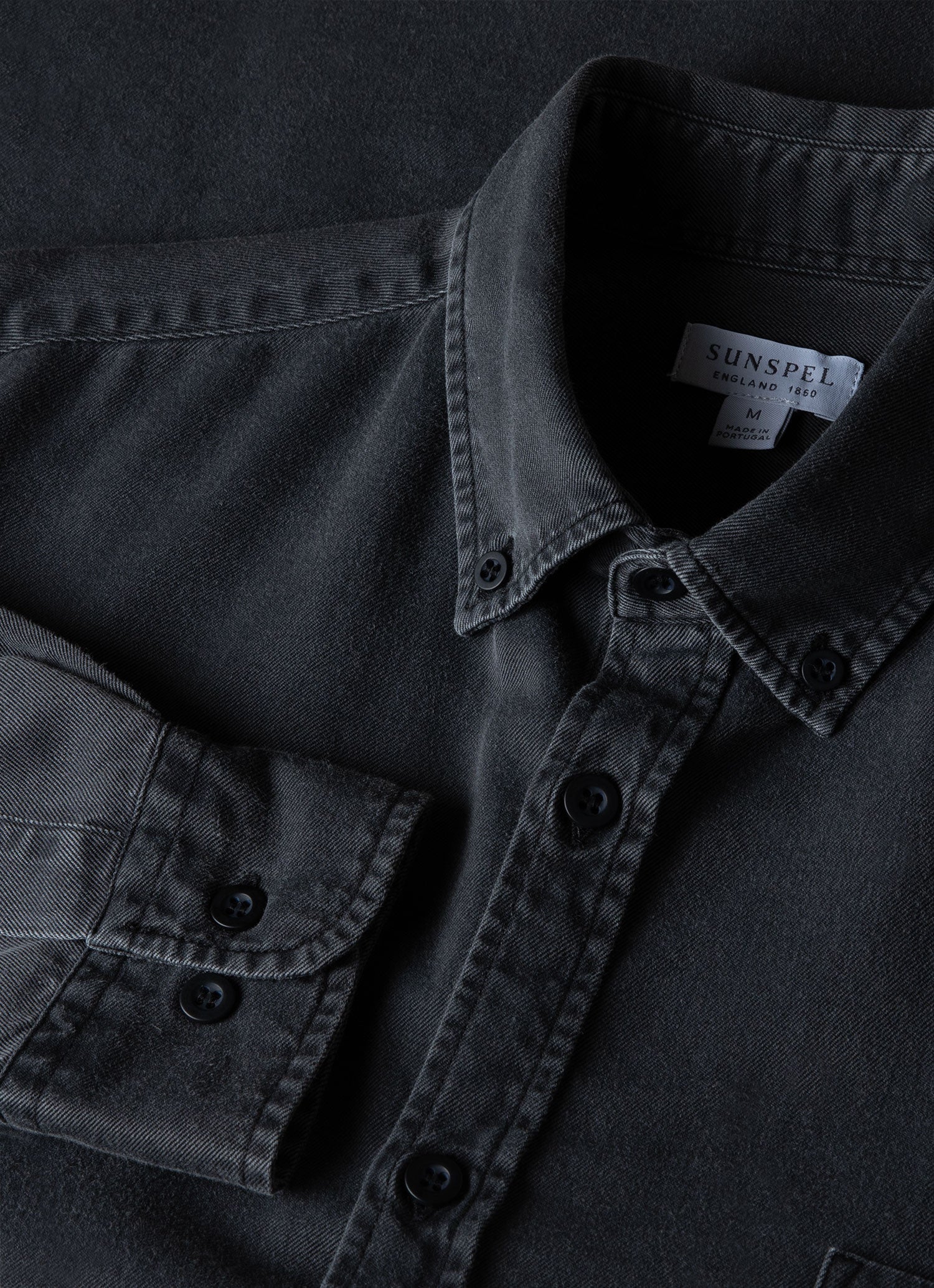 ボタンダウンデニムシャツ（Black Denim Wash）| Sunspel