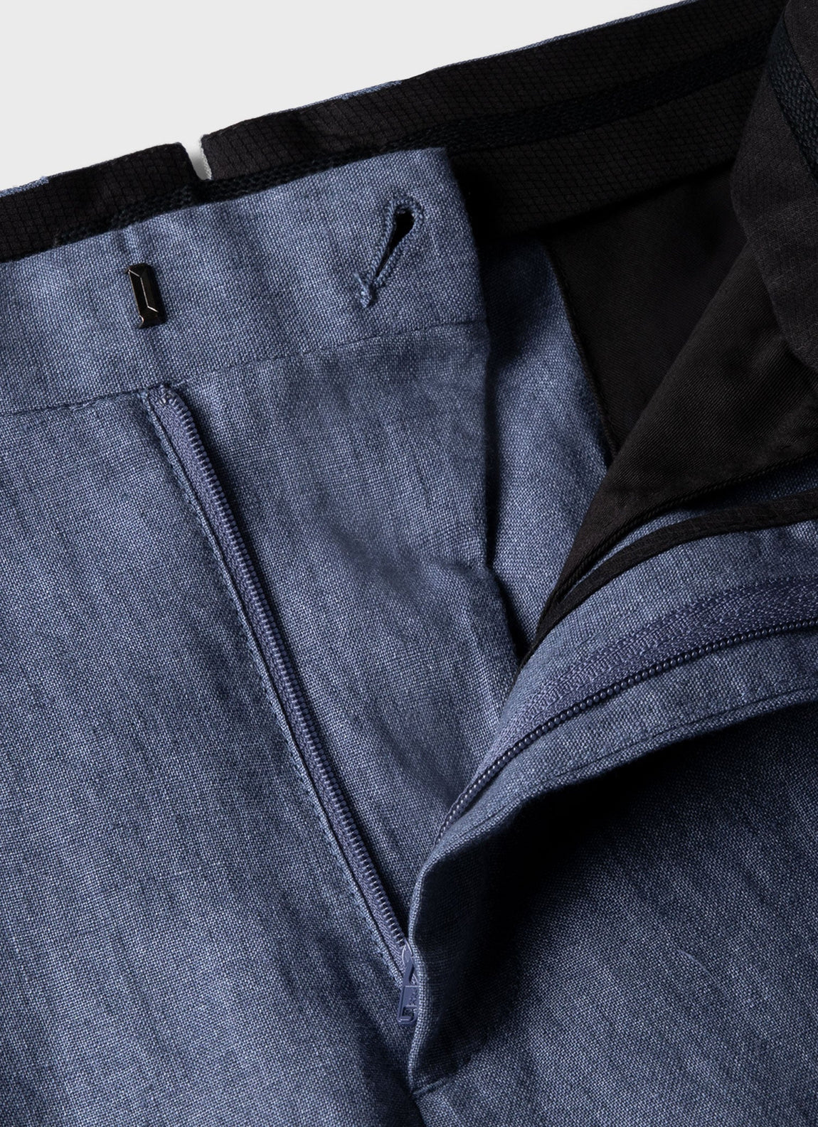 Men's Pleated Linen Trouser in Soft Denim Melange