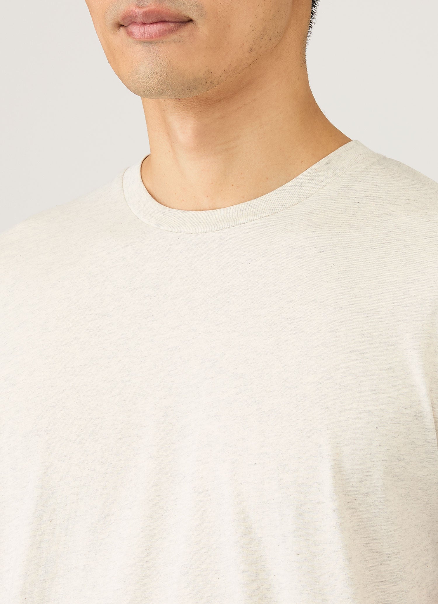 リヴィエラ（ミッドウェイト） Tシャツ（Archive White Melange）| Sunspel