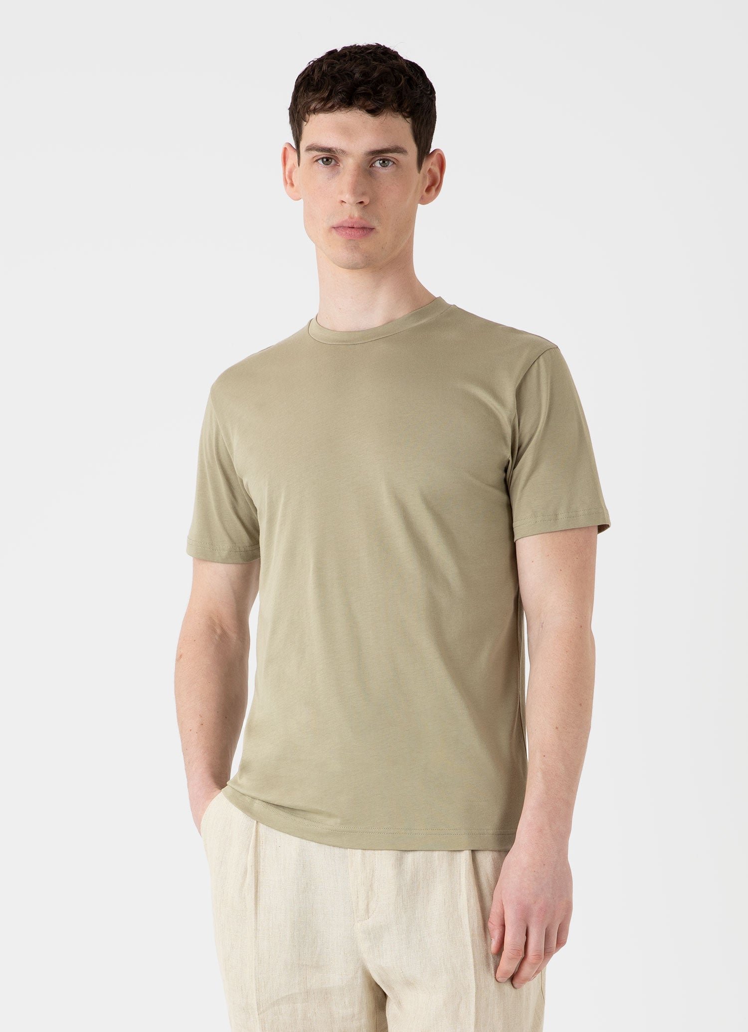 リヴィエラ（ミッドウェイト） Tシャツ（Pale Khaki）| Sunspel