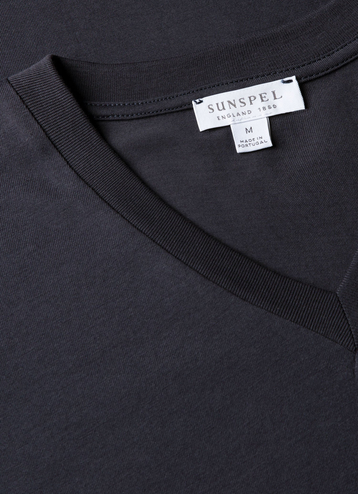 Men's Riviera Midweight V‑neck T‑shirt in Navy