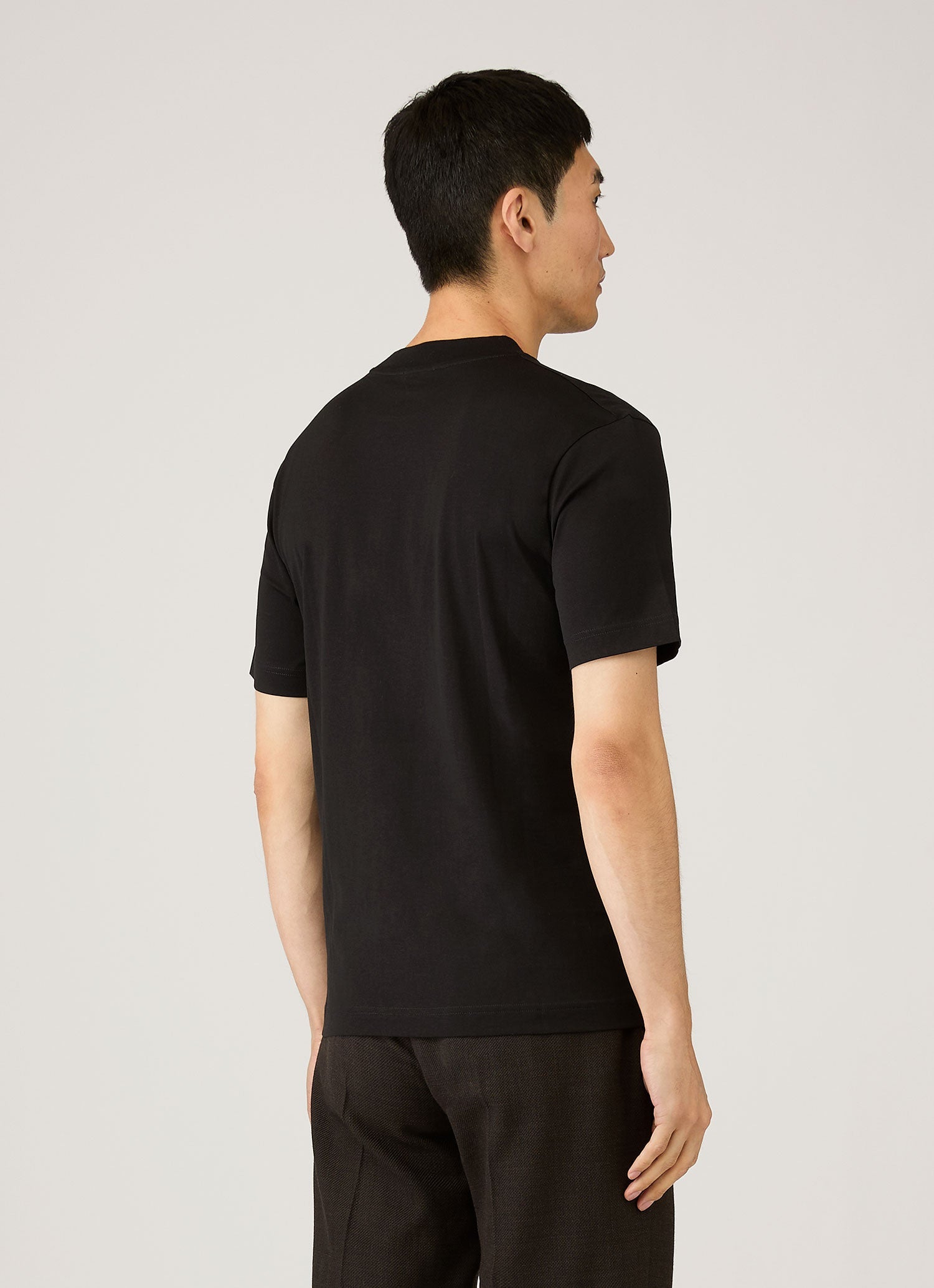 モックネックTシャツ（Black）| Sunspel