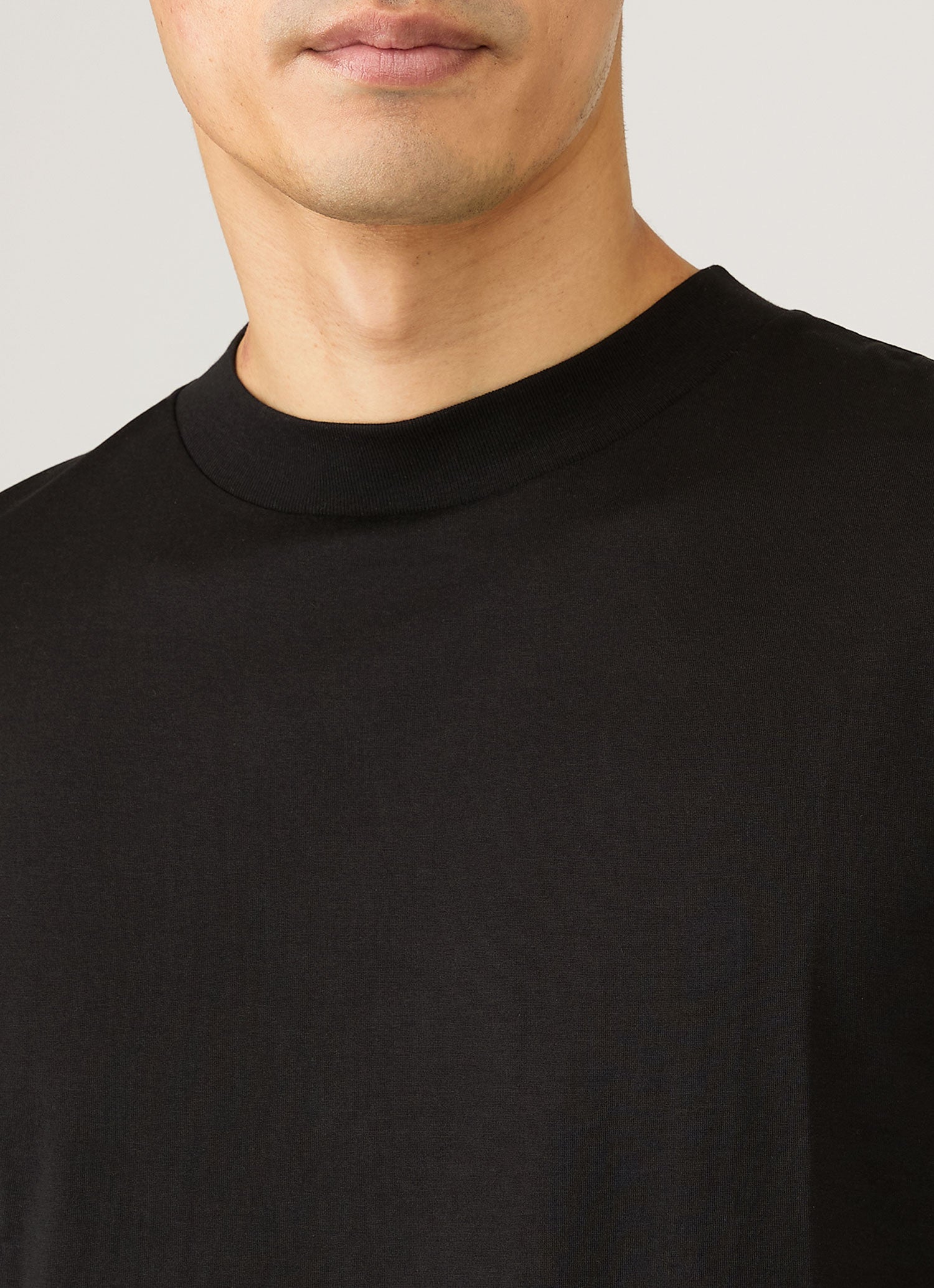 モックネックTシャツ（Black）| Sunspel
