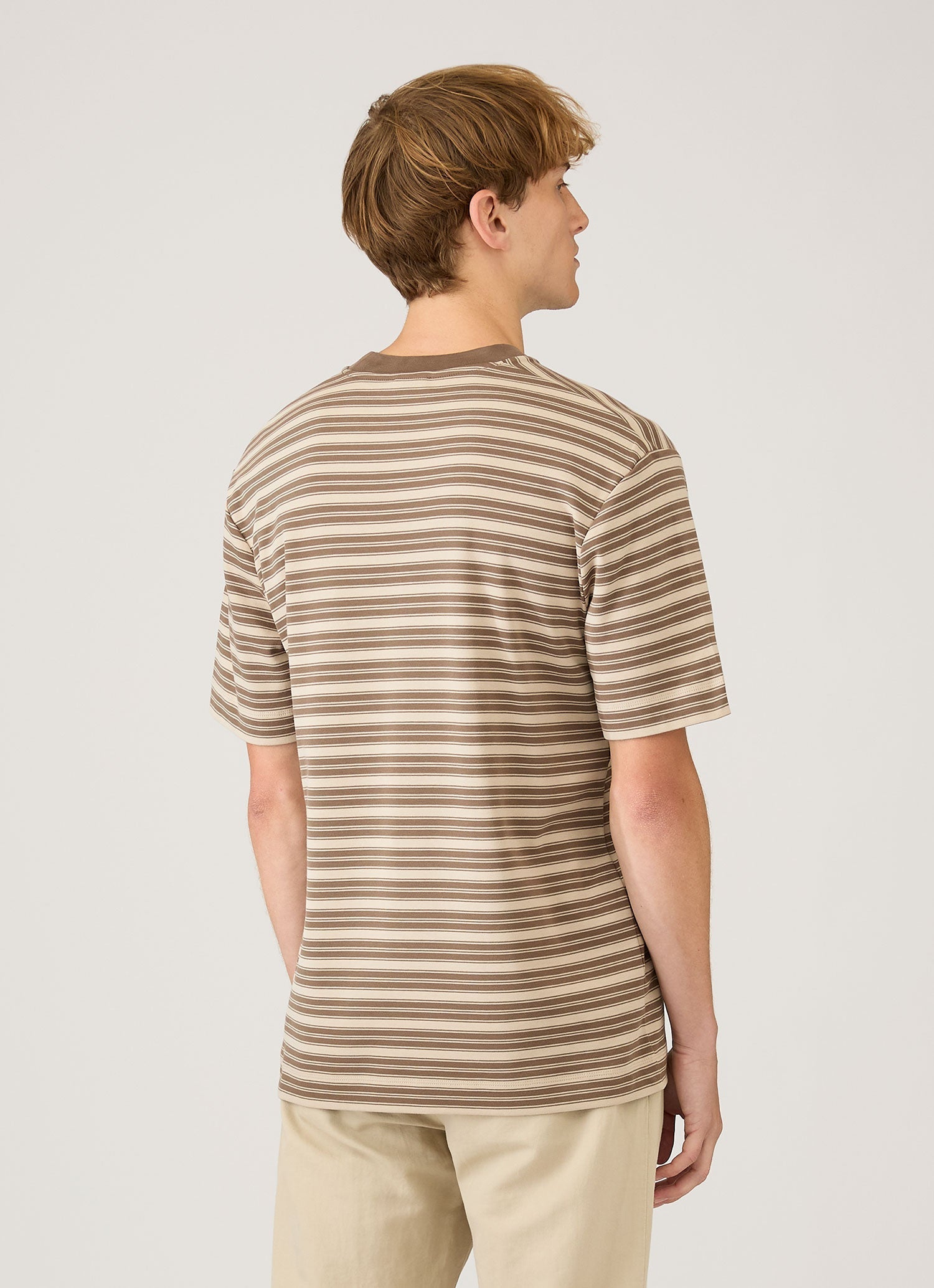茶 リラックスフィット（ヘビーウェイト） Tシャツ（Hazelwood/Dark Cedar