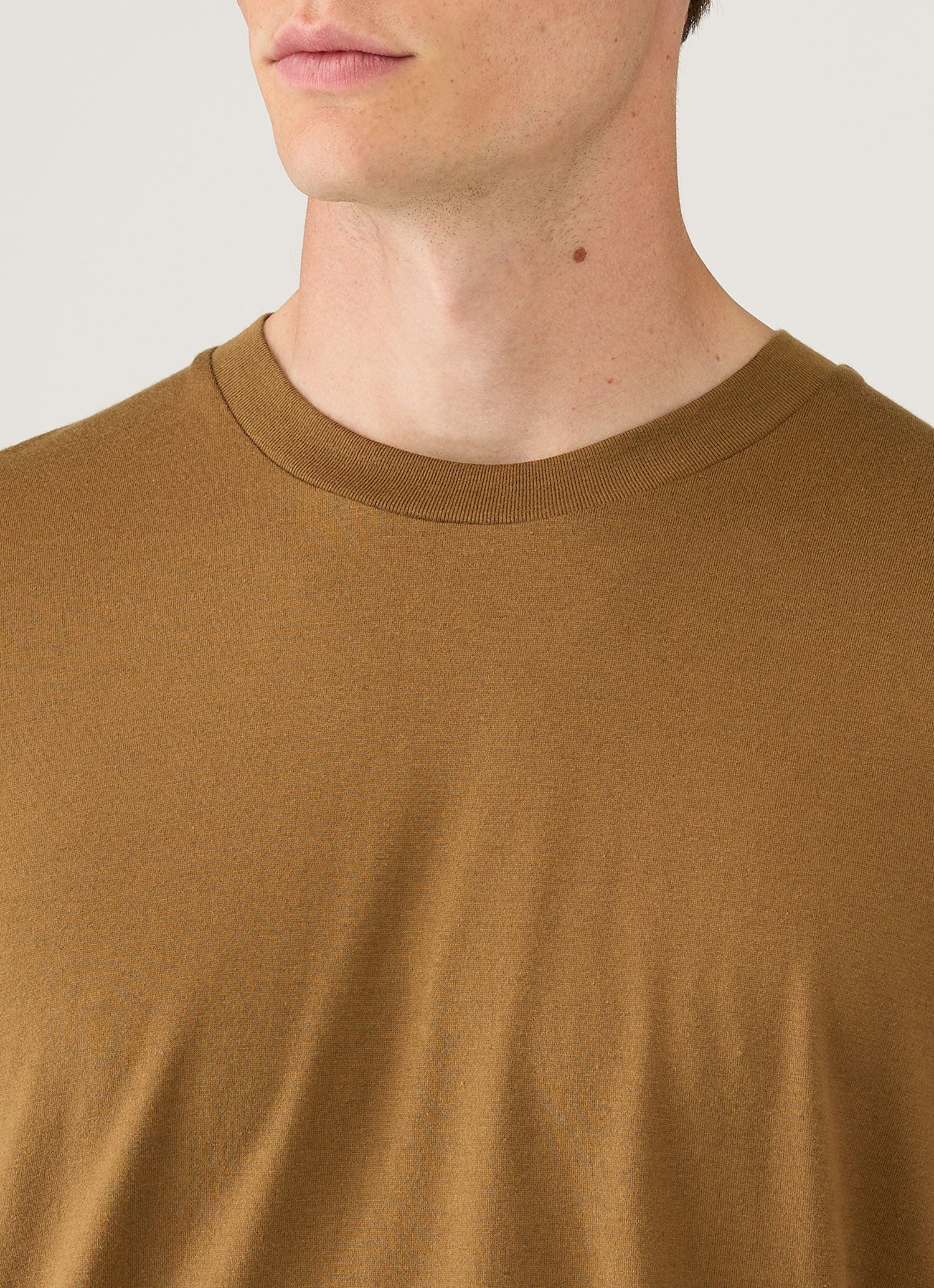 シルクコットン カシミヤ Tシャツ（Walnut）| Sunspel