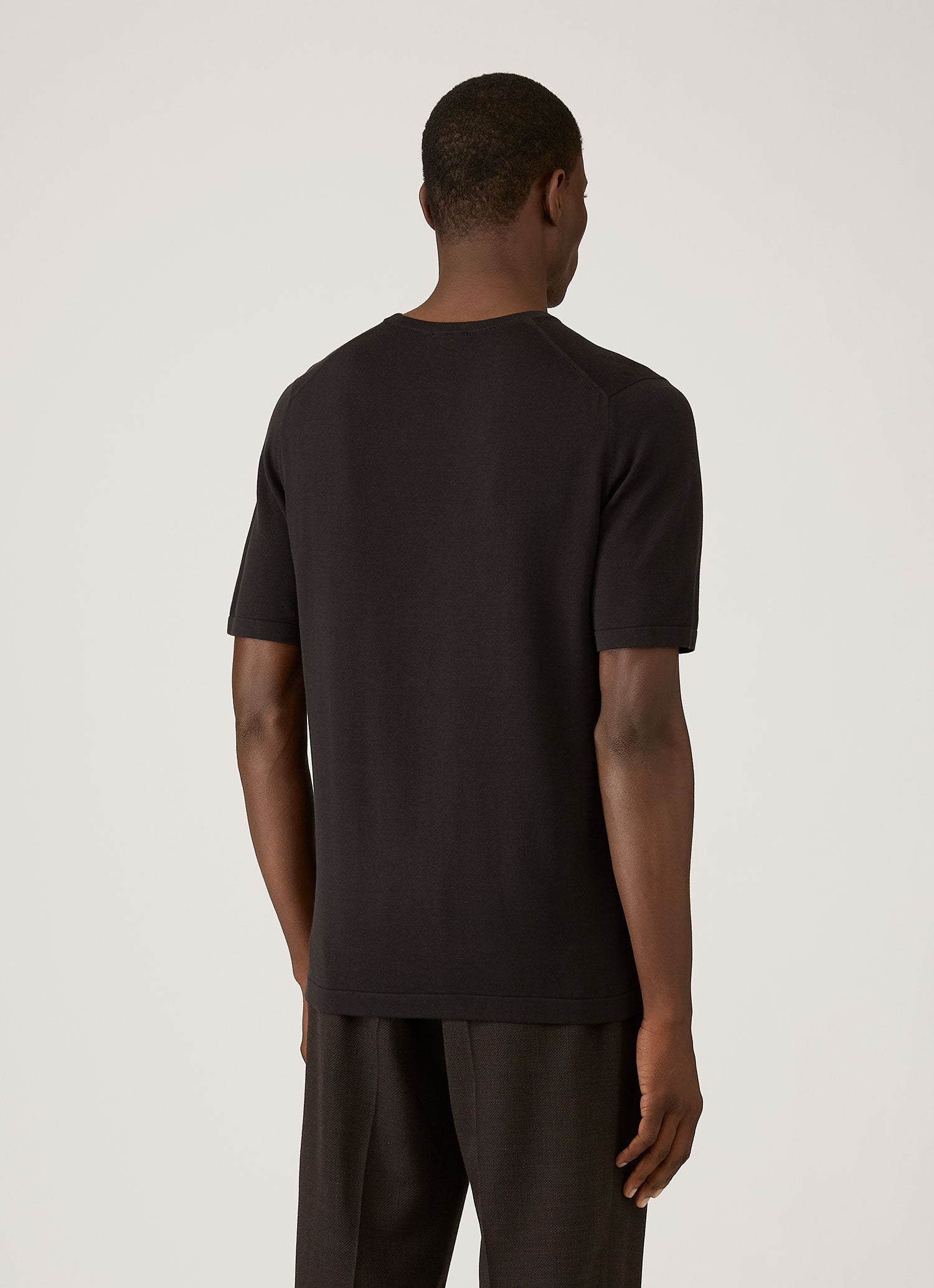 シーアイランドコットン ニット Tシャツ（Black）| Sunspel