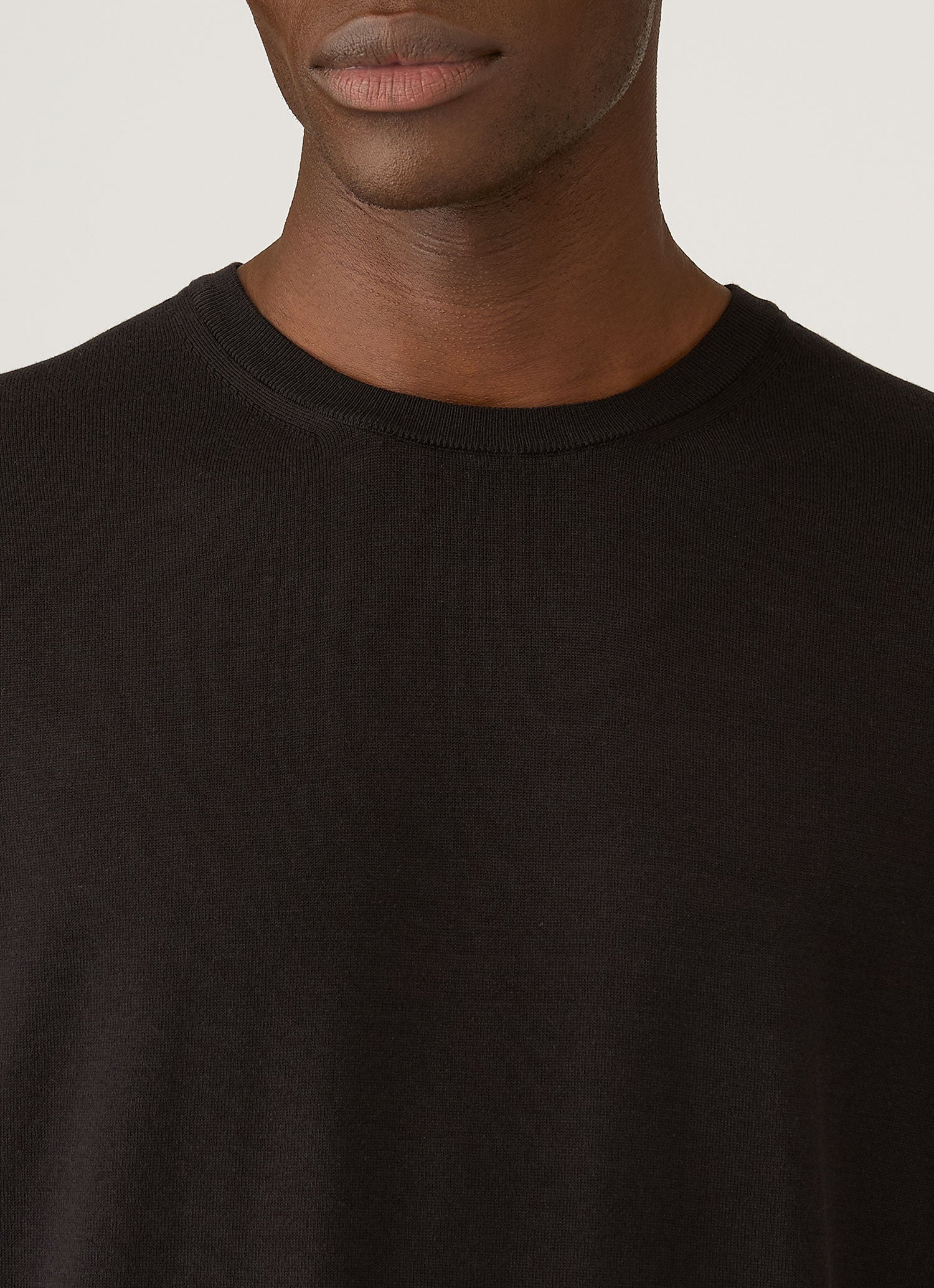 シーアイランドコットン ニット Tシャツ（Black）| Sunspel