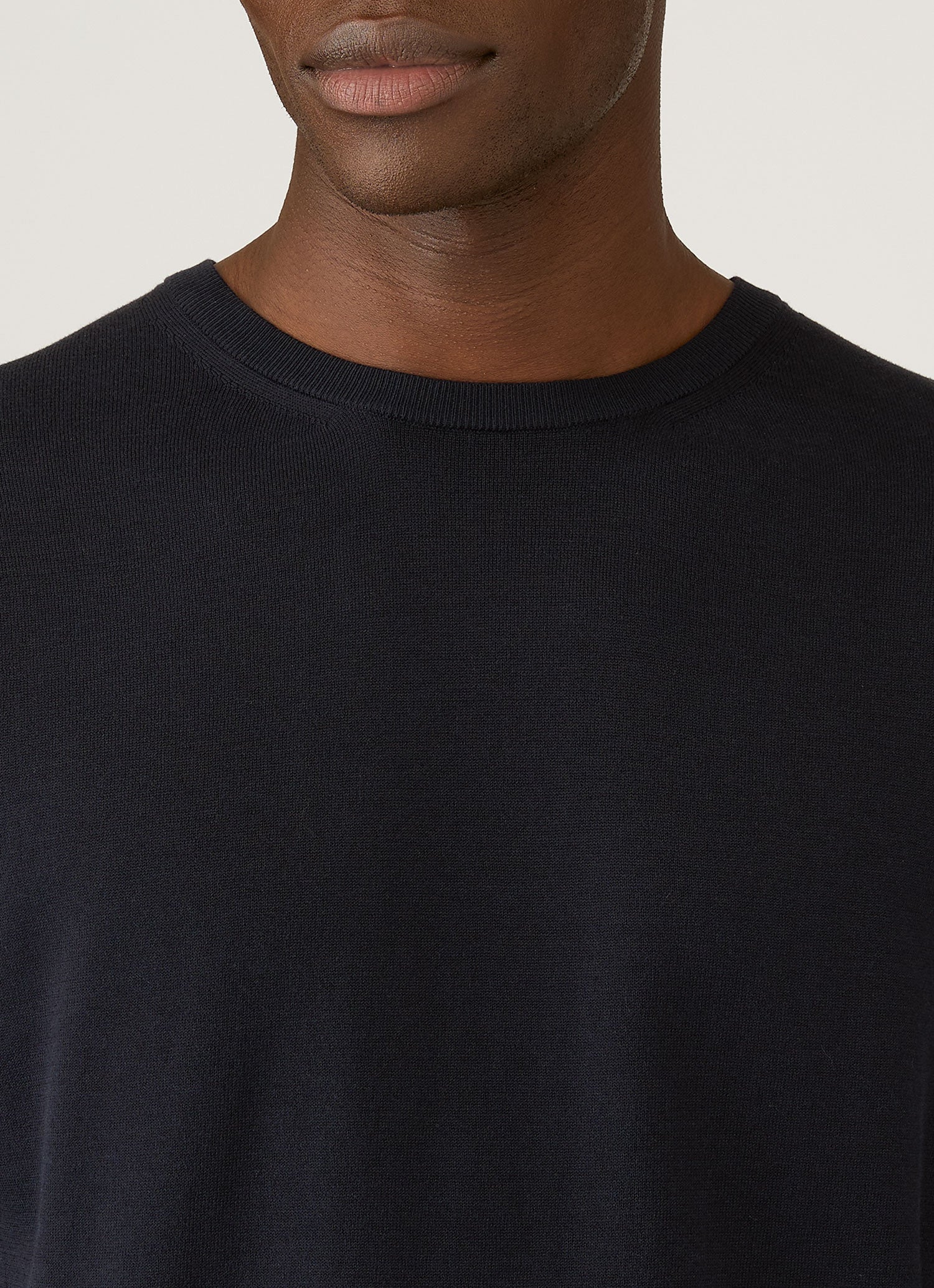 シーアイランドコットン ニット Tシャツ（Light Navy）| Sunspel