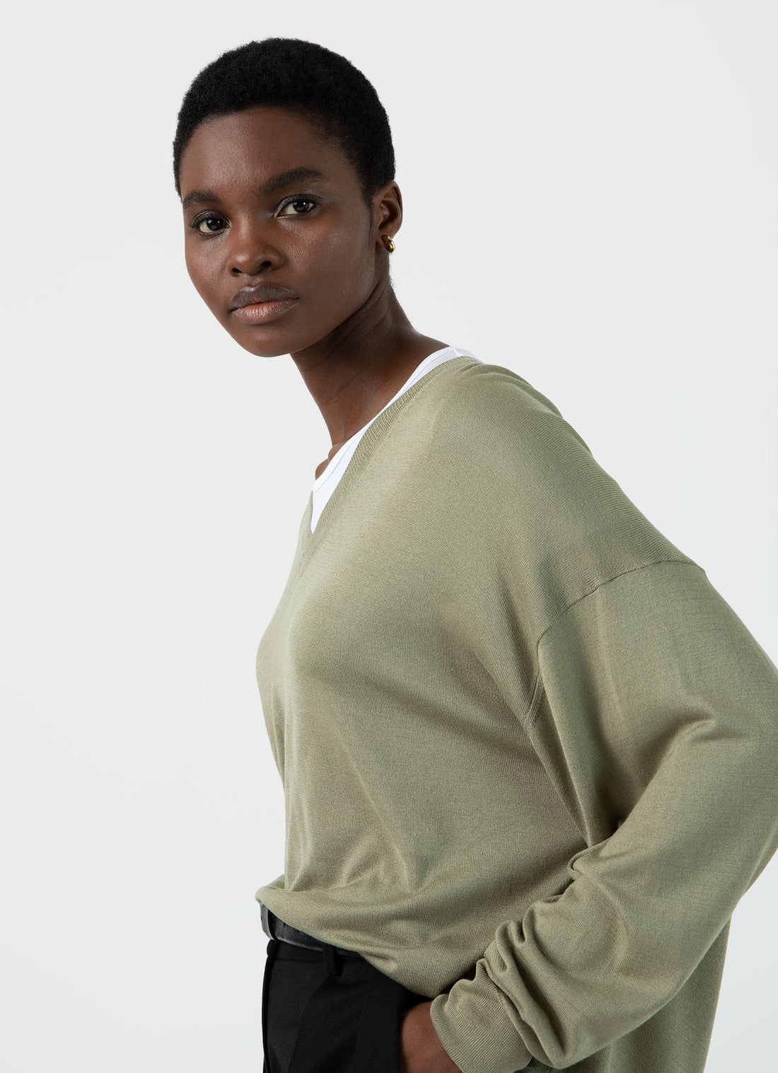 Women's Relaxed Silk V-Neck Jumper in Pale Khaki