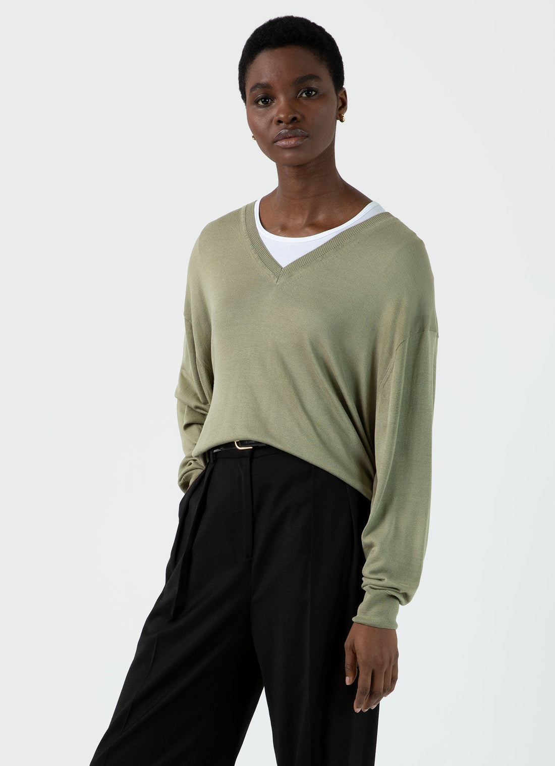 Women's Relaxed Silk V-Neck Jumper in Pale Khaki