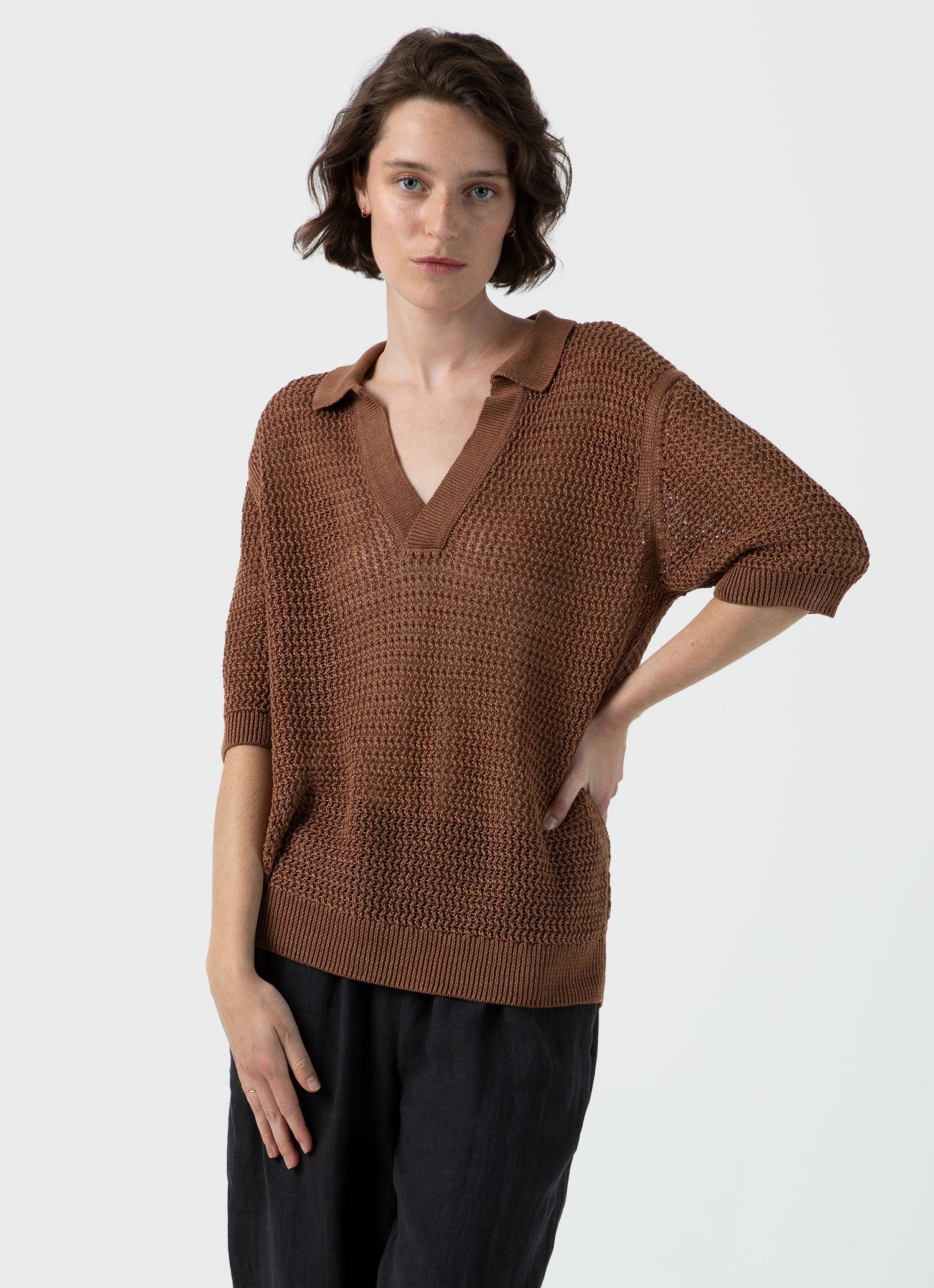 リネンメッシュポロシャツ（Brown）| Sunspel