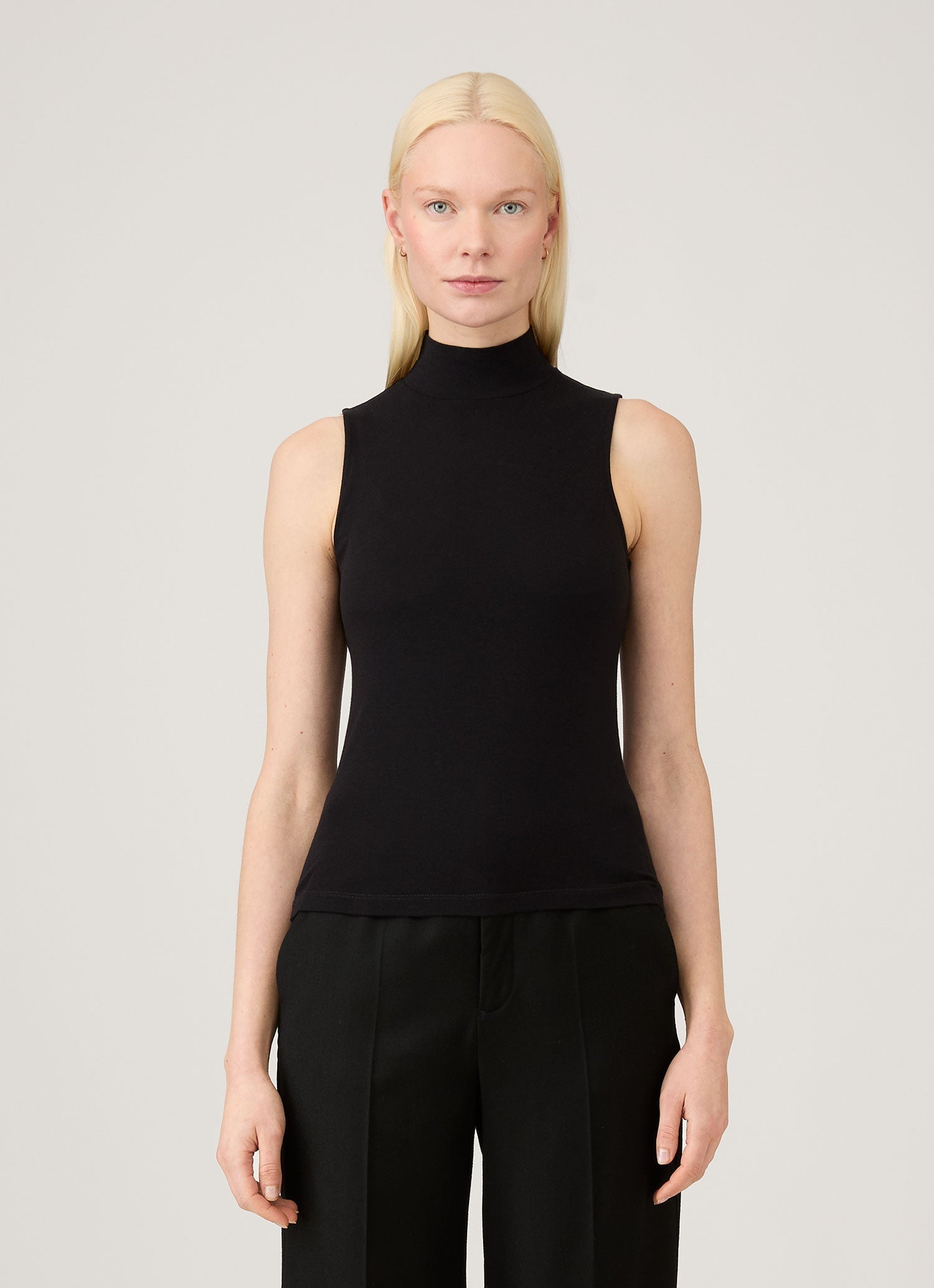 プリーツプリーズ　ノースリーブ　トップス　ボトルネック　スリット　ブラック　L ノースリーブハイネックトップ（Black）| Sunspel