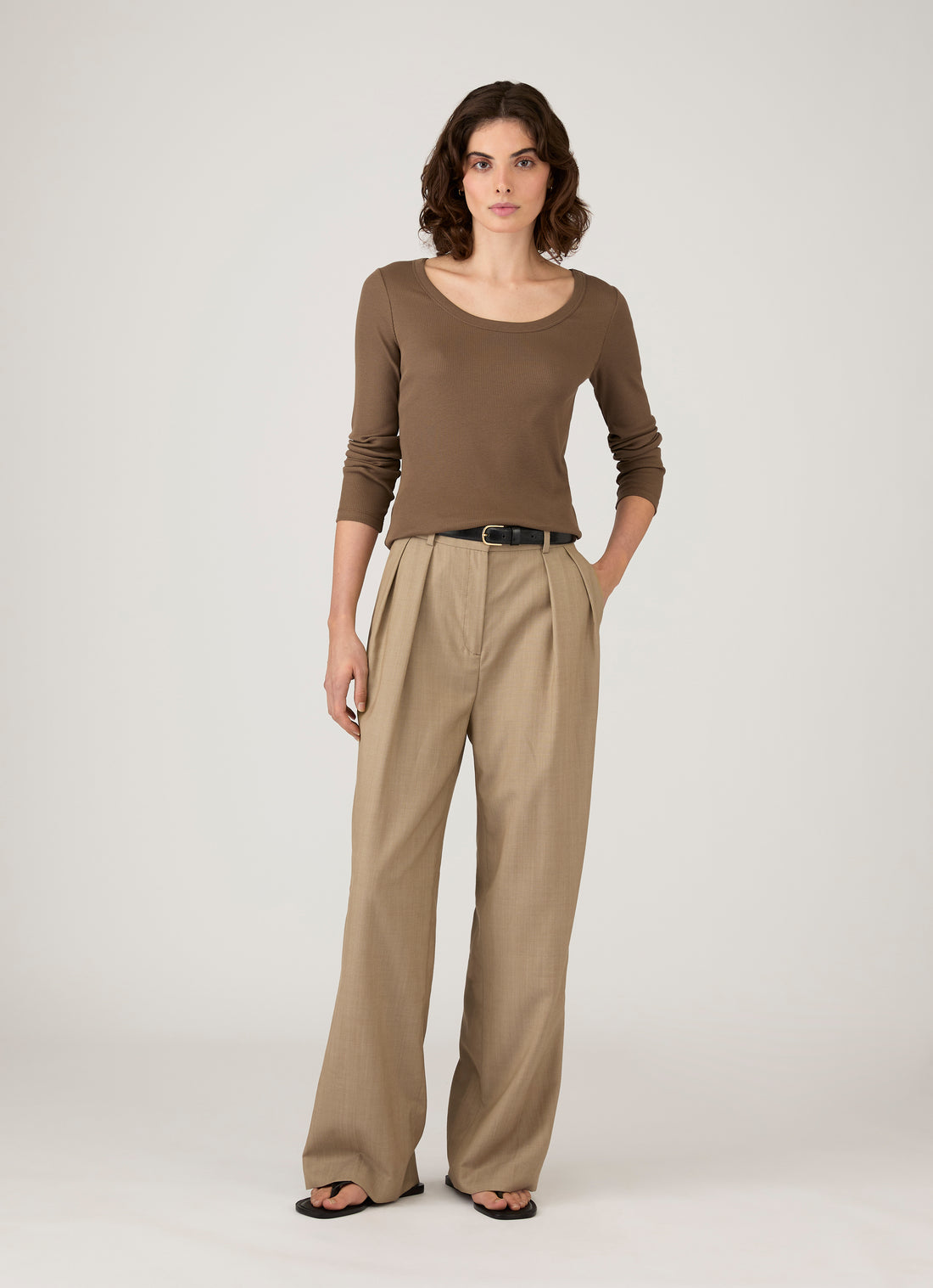 Women's Ribbed Scoop Neck T-shirt in Dark Cedar