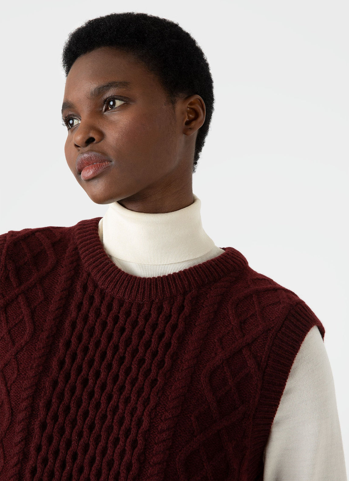 Women's Lambswool Cable Knit Vest in Maroon
