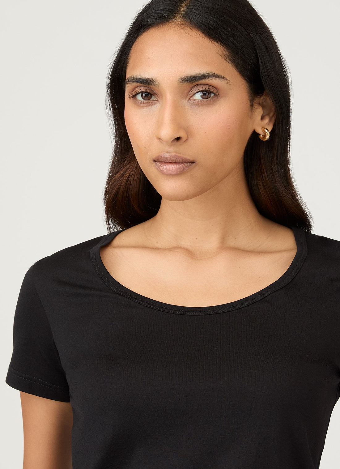 Women's Classic Scoop Neck T-shirt in Black
