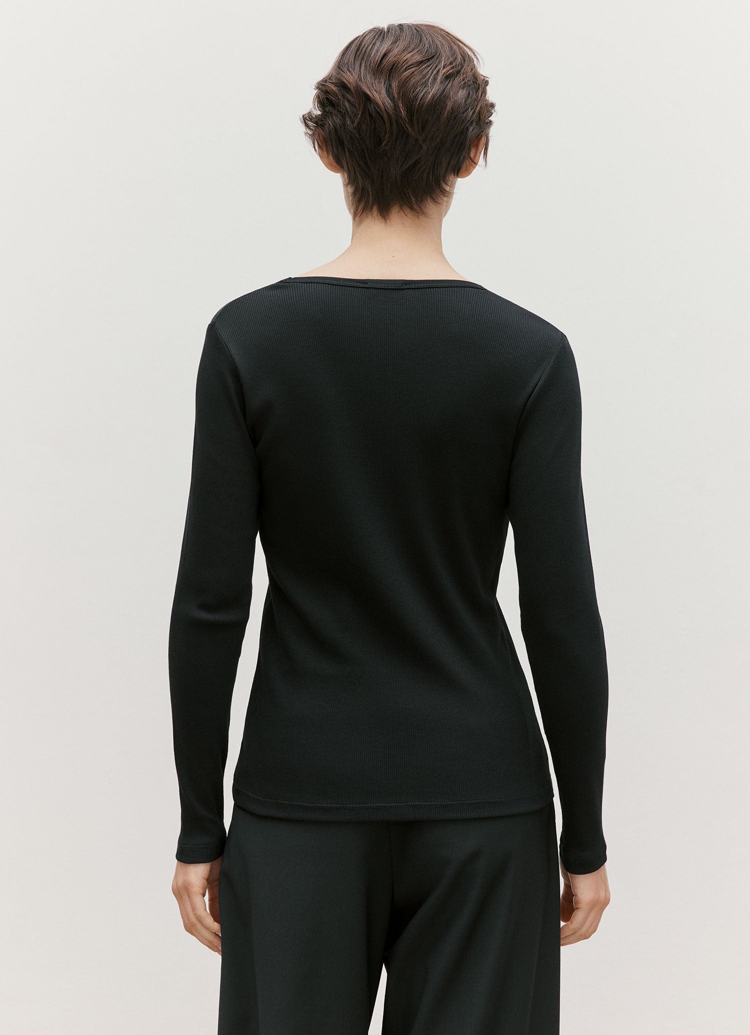 リブロングスリーブTシャツ（Black）| Sunspel