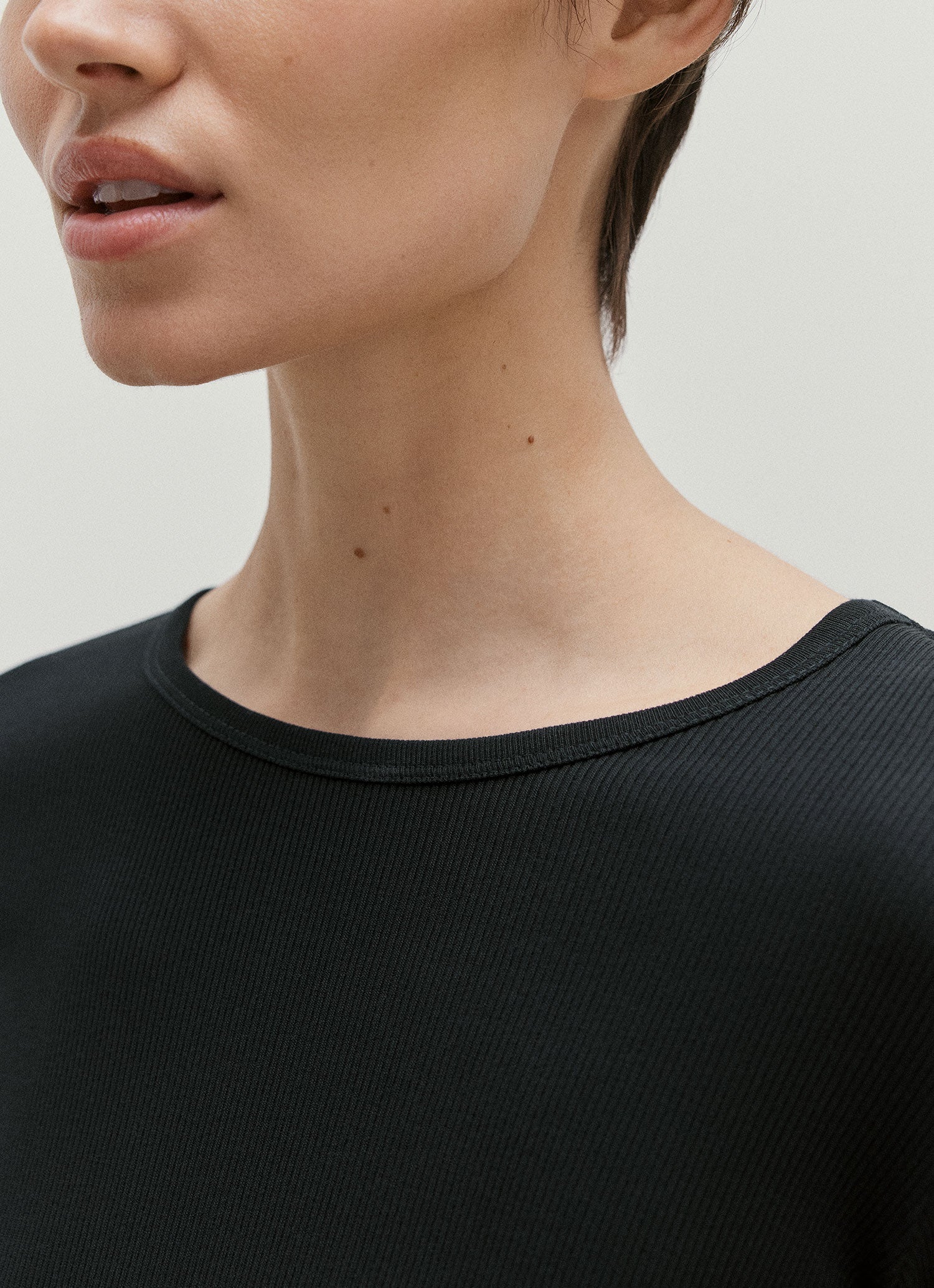 リブロングスリーブTシャツ（Black）| Sunspel