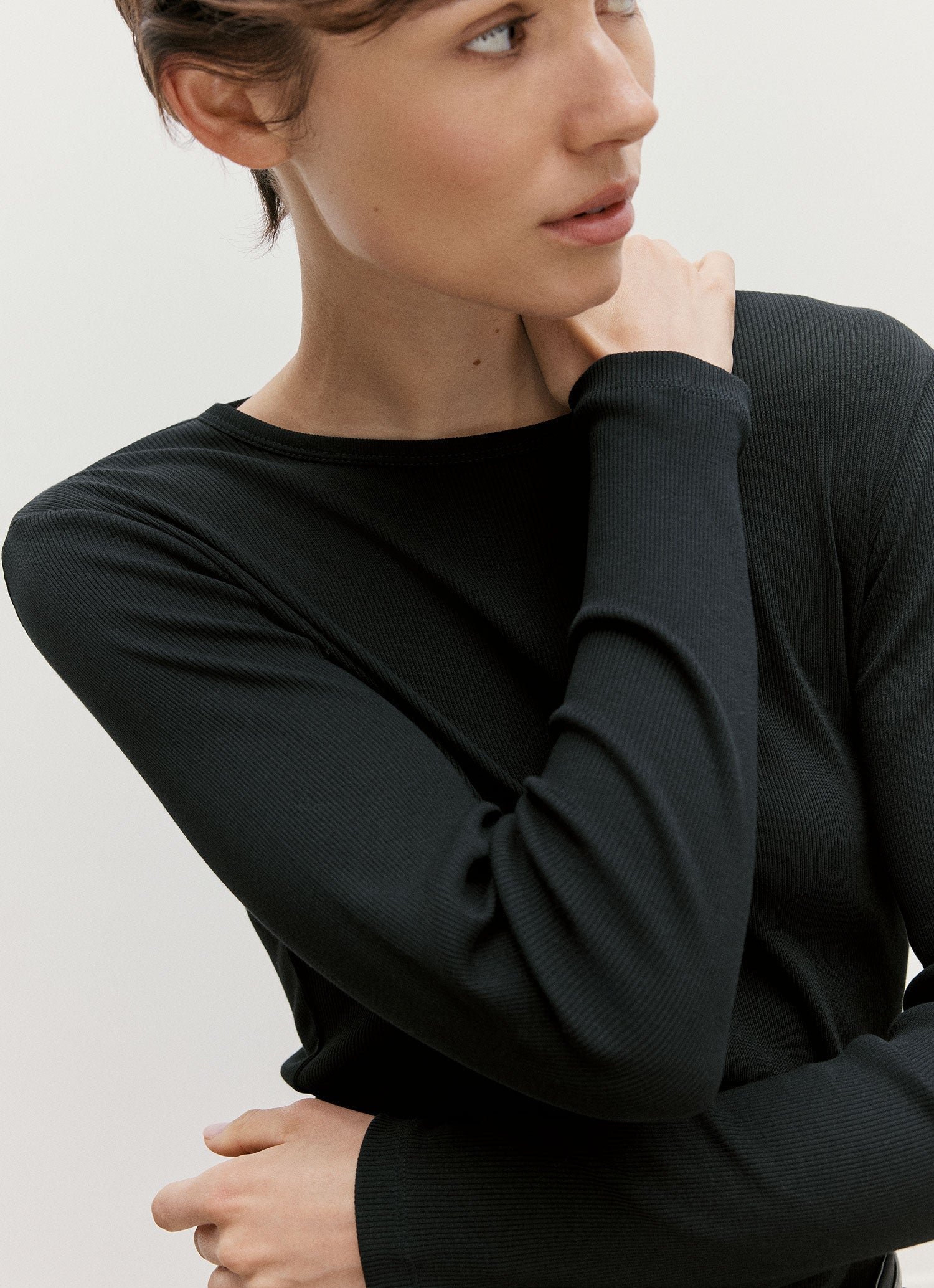 リブロングスリーブTシャツ（Black）| Sunspel