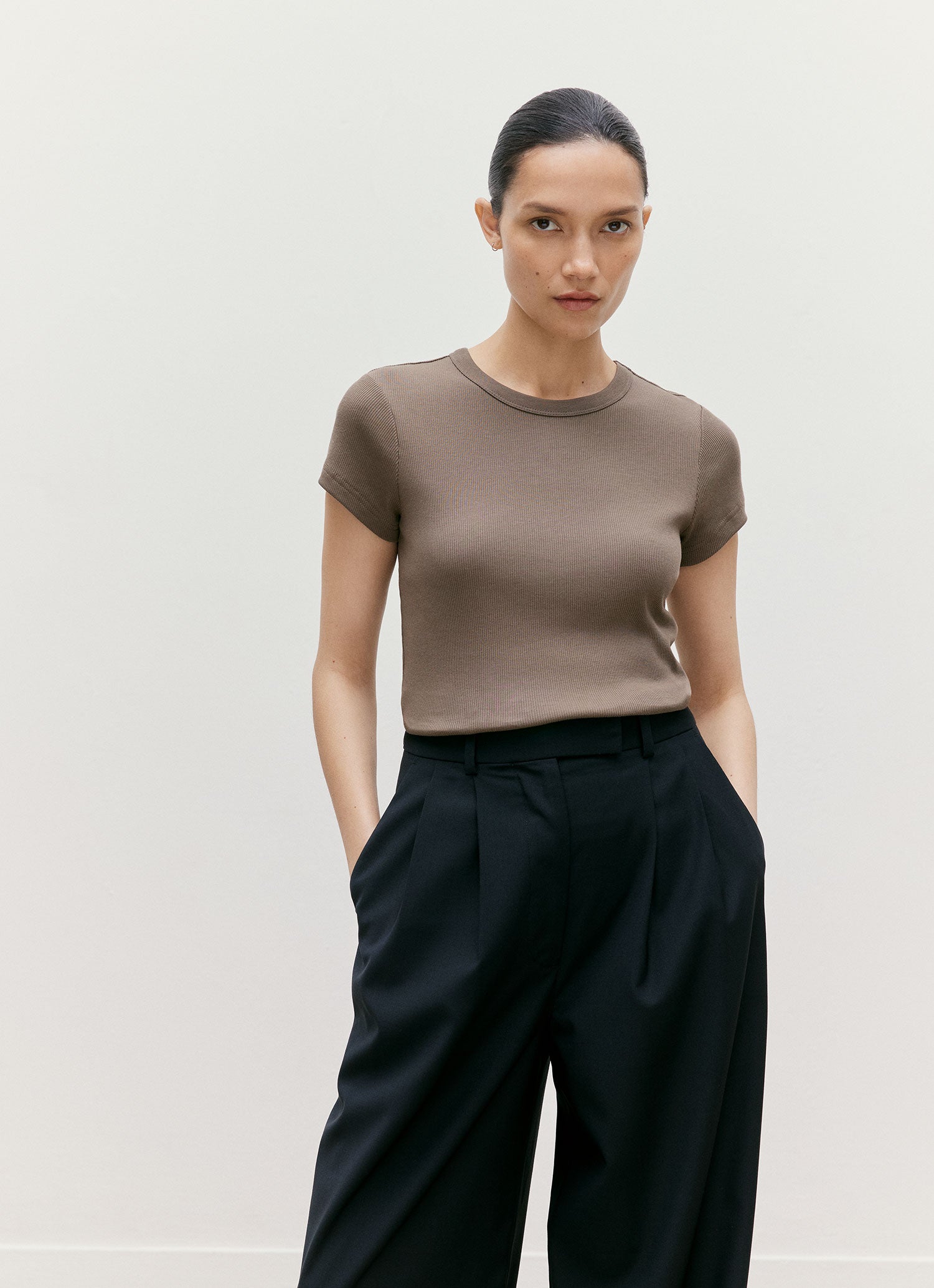 リブ Tシャツ（Dark Cedar）| Sunspel