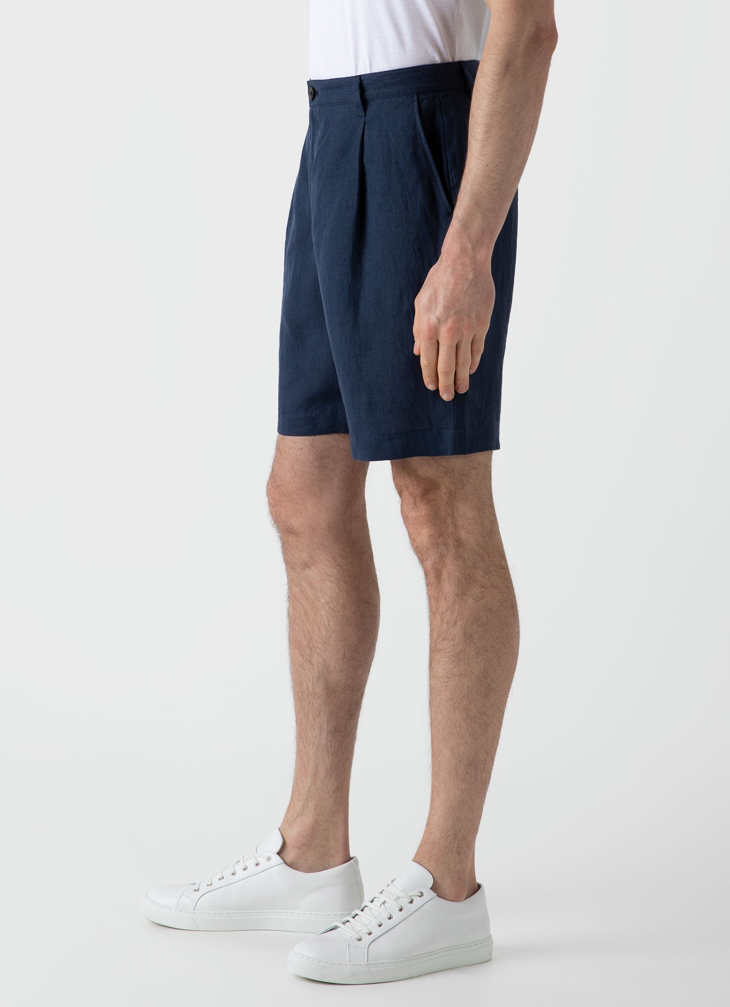 Men's Pleated Linen Short in Light Navy